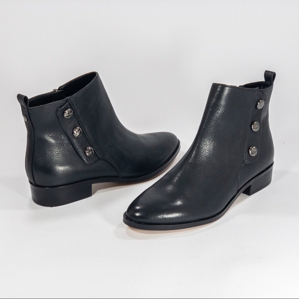 NICOLE Black Leather Ankle Side Button Snap Bootå